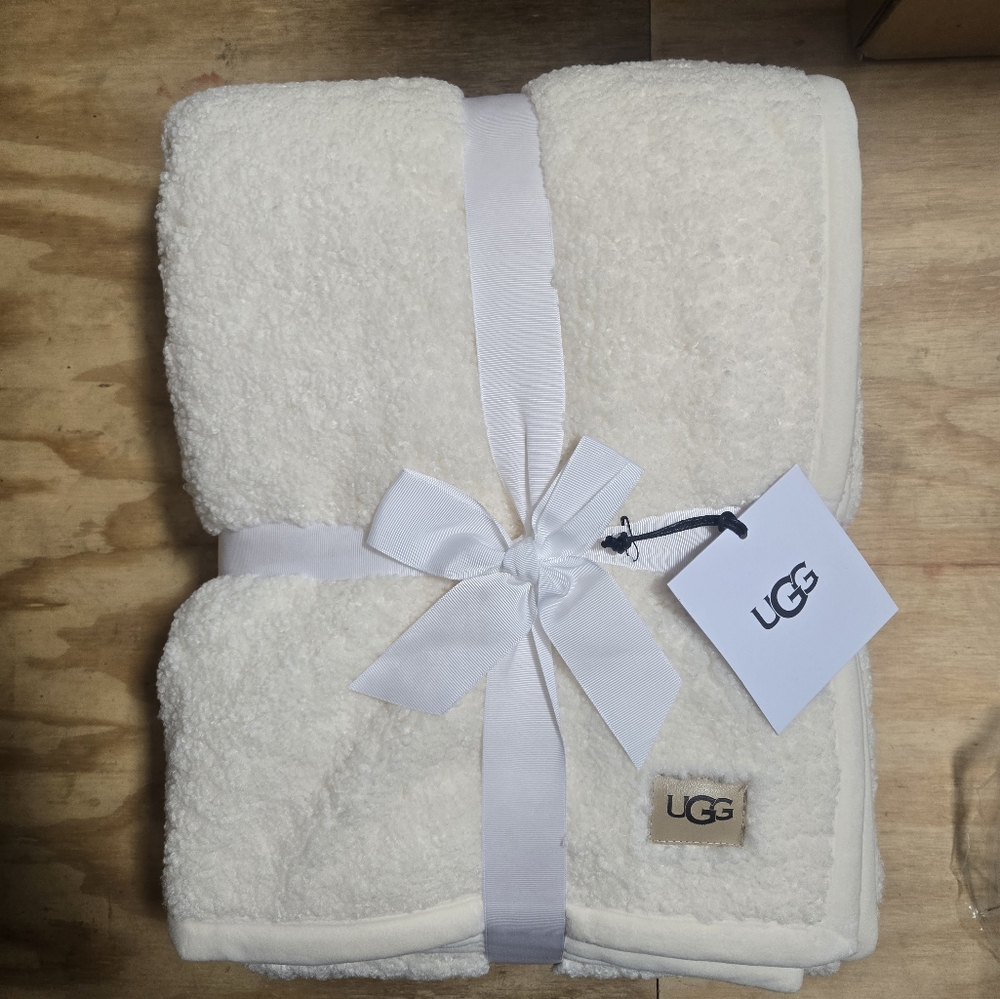New with Tags UGG Home Nisa Shearling Throw Blanket Snow White 50x 70